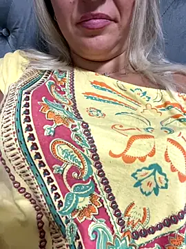 Daiana Andra online show from October 2025 08:54:02 PM