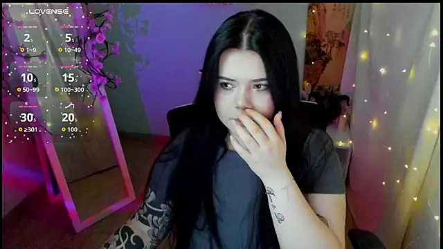 Mona Esty online show from May 2026 06:17:01 AM