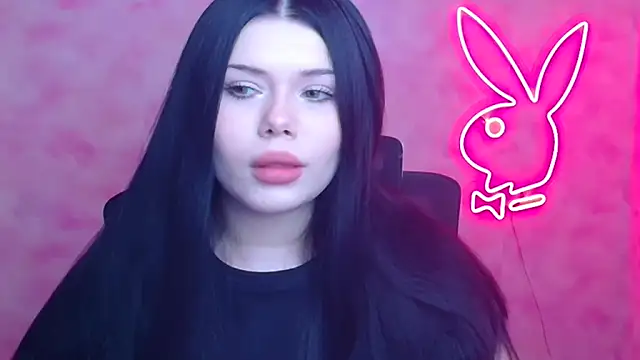 Mona Esty online show from December 2025 06:23:01 PM