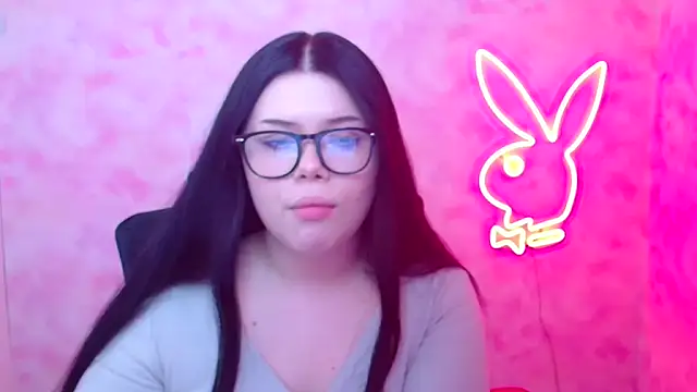 Mona Esty online show from December 2025 06:43:02 PM