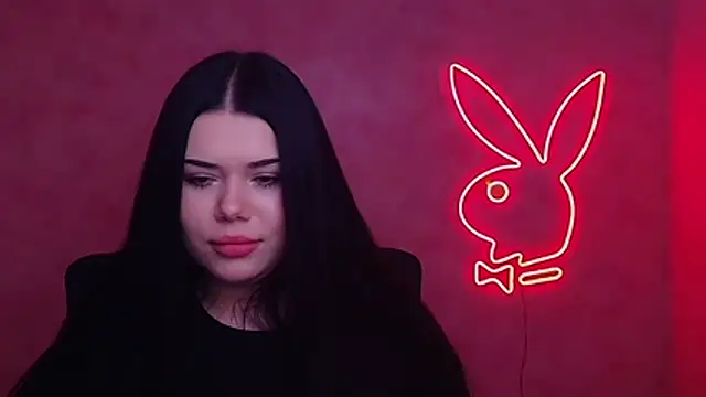 Mona Esty online show from December 2025 06:52:01 PM