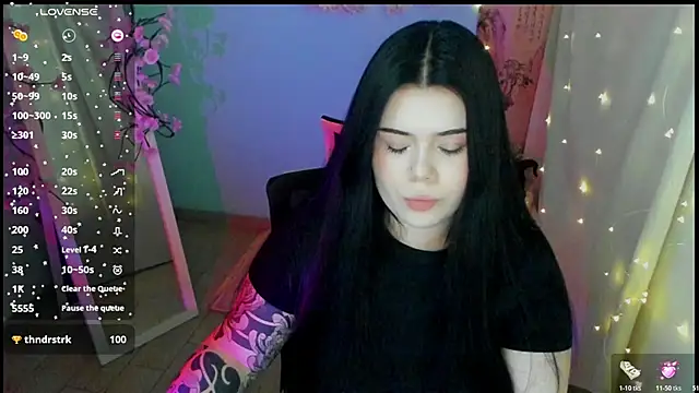 Mona Esty online show from May 2026 06:18:02 AM