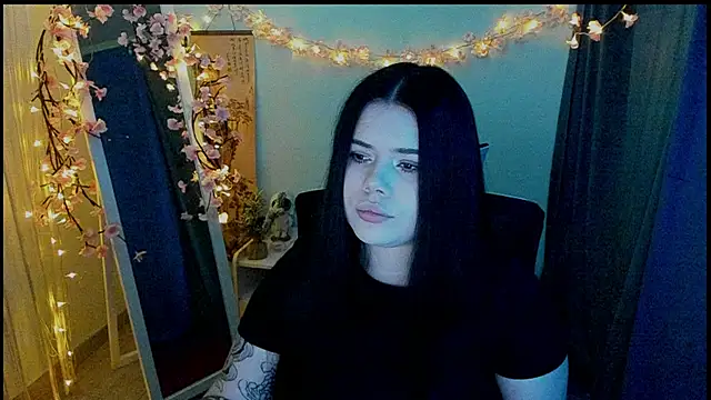 Mona Esty online show from March 2026 01:41:01 PM