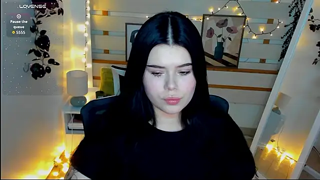 Mona Esty online show from February 2026 09:12:01 PM