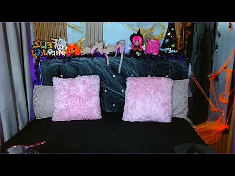 sthephylittle online show from October 2025 06:30:02 PM