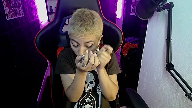 lunarichy22 online show from November 2025 08:01:01 PM