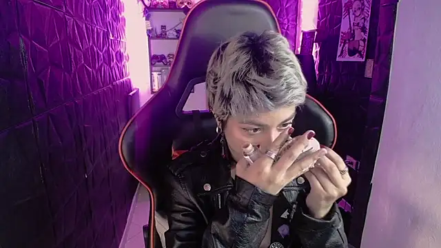 lunarichy22 online show from February 2026 08:21:01 PM