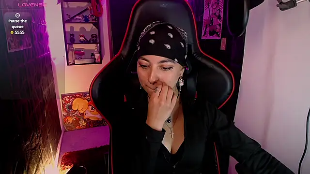 lunarichy22 online show from November 2025 08:30:01 PM