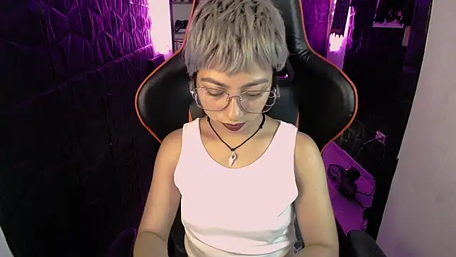 lunarichy22 online show from February 2026 08:00:02 PM