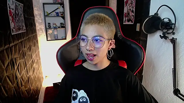 lunarichy22 online show from November 2025 07:52:02 PM