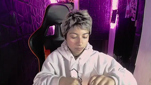 lunarichy22 online show from February 2026 07:25:01 PM