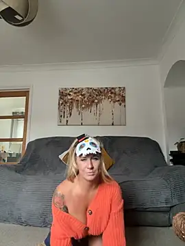 MimiMaee online show from October 2025 12:07:02 PM