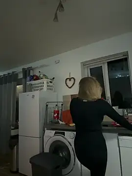 MimiMaee online show from November 2025 06:57:02 PM