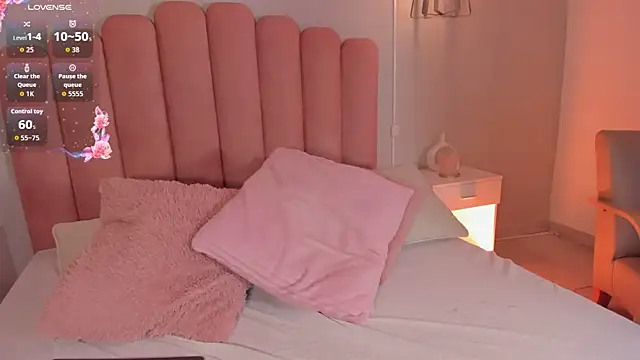 mara swan  online show from December 2025 07:29:02 PM