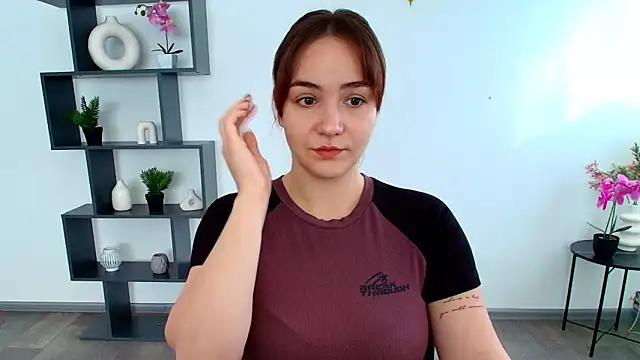 Snapshot of OliviaMontgommery chatting on October 2025 06:34:01 AM OliviaMontgommery online show from October 2025 06:34:01 AM