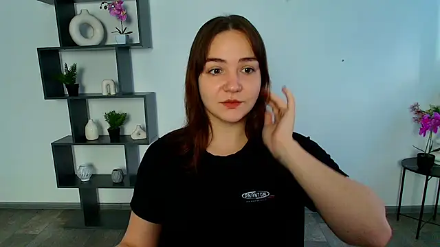 Snapshot of OliviaMontgommery chatting on November 2025 06:17:01 AM OliviaMontgommery online show from November 2025 06:17:01 AM