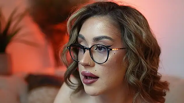 AileenKiss online show from April 2026 08:23:02 PM