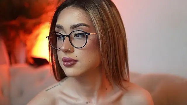 Snapshot of AileenKiss chatting on May 2026 08:17:02 PM AileenKiss online show from May 2026 08:17:02 PM