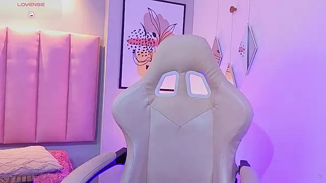 CamilaLevy online show from April 2026 12:23:01 PM