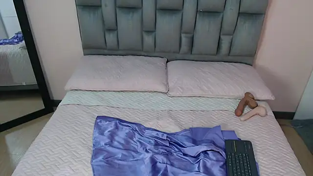 Kitty foxx  online show from October 2025 02:17:01 PM