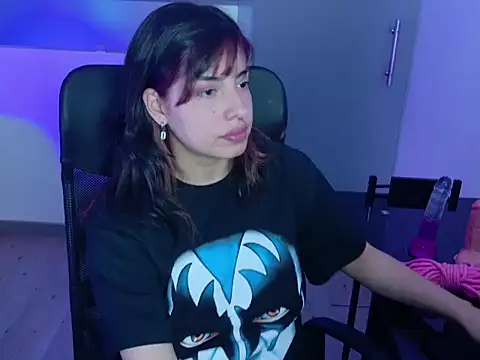 Violetta Swett  online show from November 2025 02:43:01 PM