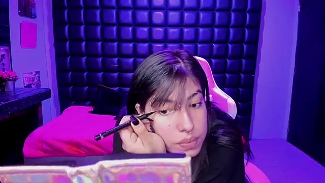 Violetta Swett  online show from December 2025 12:39:01 PM