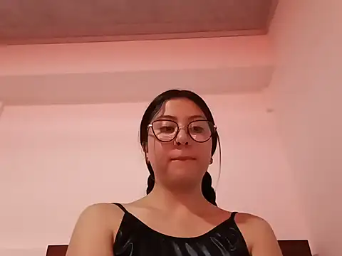 lil mila online show from October 2025 08:30:01 PM