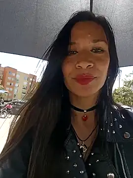 Alanna Foxx  online show from December 2025 04:06:02 PM