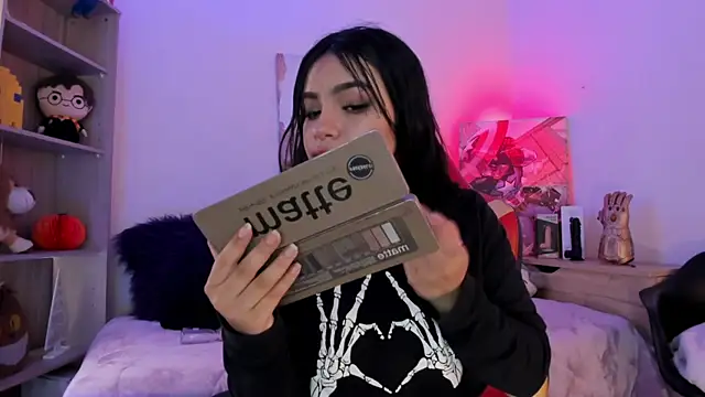 emma soffia online show from November 2025 06:03:01 PM