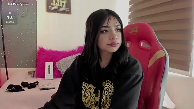 emma soffia online show from April 2026 08:05:02 PM