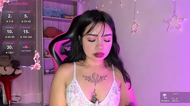 Snapshot of emma_soffia chatting on February 2026 10:28:02 PM emma soffia online show from February 2026 10:28:02 PM