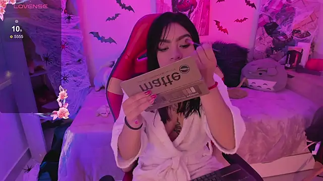 emma soffia online show from October 2025 02:07:01 PM