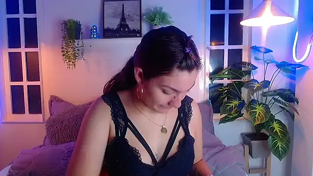 Snapshot of Viollet_C chatting on October 2025 01:40:02 AM Viollet C online show from October 2025 01:40:02 AM