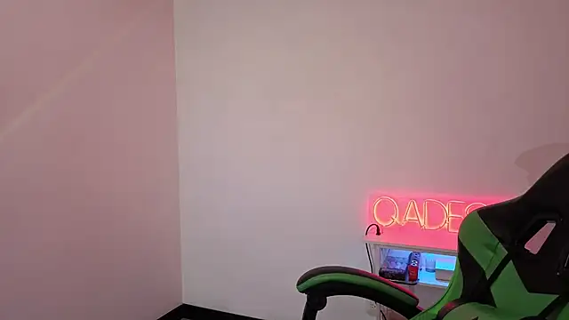 Qadeshoficial online show from April 2026 07:09:01 PM