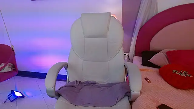 Suzy1  online show from March 2026 07:39:02 PM