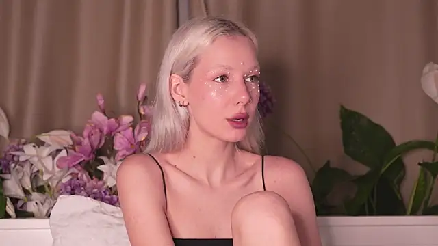 RanyThomson online show from November 2025 06:35:02 PM