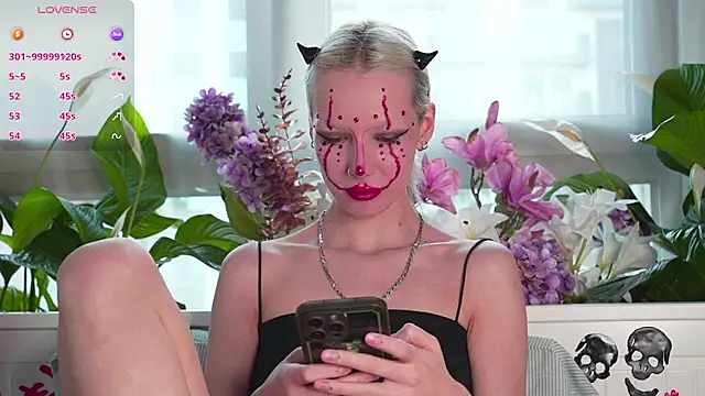 RanyThomson online show from October 2025 02:17:02 PM