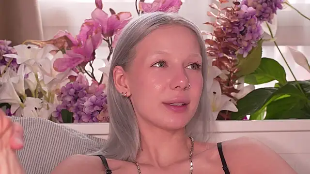 RanyThomson online show from November 2025 01:48:02 PM