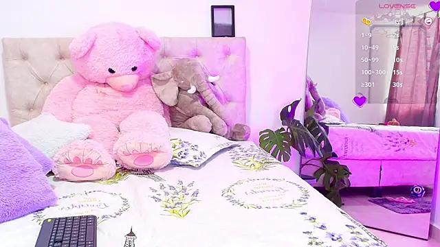 SoofiKiss online show from October 2025 08:53:01 PM