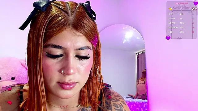 SoofiKiss online show from November 2025 10:14:01 PM