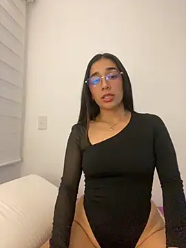 Snapshot of SabrinaEvanss_ chatting on October 2025 11:01:02 PM SabrinaEvanss online show from October 2025 11:01:02 PM