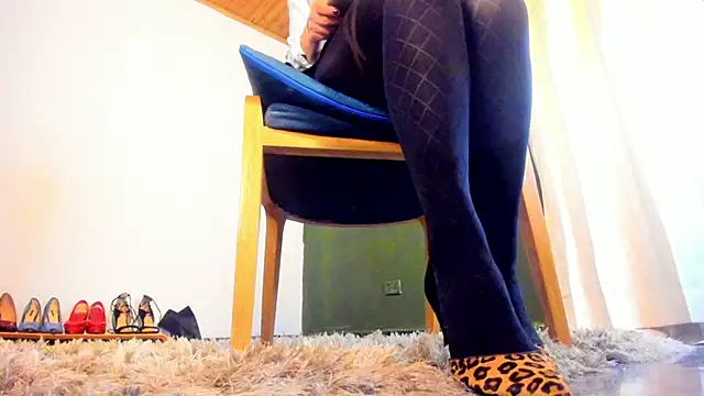 Snapshot of Velourmuse chatting on December 2025 01:28:02 AM Velourmuse online show from December 2025 01:28:02 AM