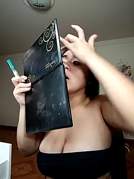 Mia belmontt online show from December 2025 04:50:01 PM