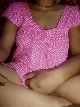 CUT MOM online show from October 2025 04:06:02 PM