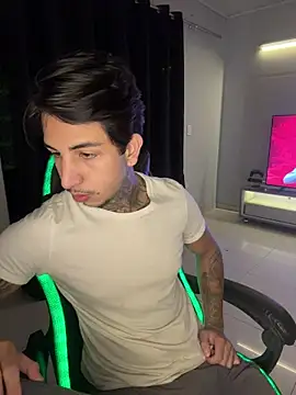 Snapshot of RealGdiass chatting on October 2025 12:09:01 AM RealGdiass online show from October 2025 12:09:01 AM