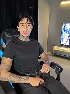 Snapshot of RealGdiass chatting on October 2025 03:52:01 AM RealGdiass online show from October 2025 03:52:01 AM