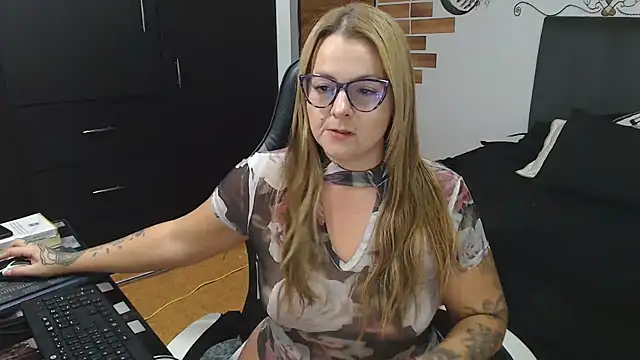 perlagoloza05 online show from December 2025 02:39:02 AM