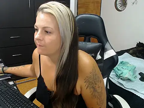 perlagoloza05 online show from October 2025 03:19:01 AM