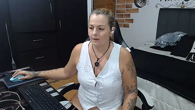 Snapshot of perlagoloza05 chatting on June 2026 02:17:02 AM perlagoloza05 online show from June 2026 02:17:02 AM