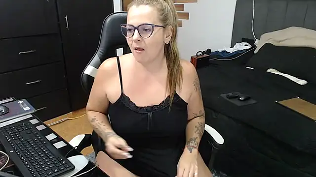 perlagoloza05 online show from February 2026 02:53:01 AM